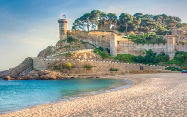 Apartamento con terraza y piscina en Malgrat de Mar