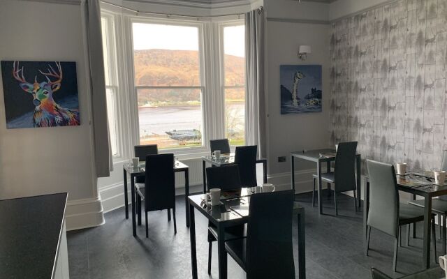 Ashburn House De Luxe B&B