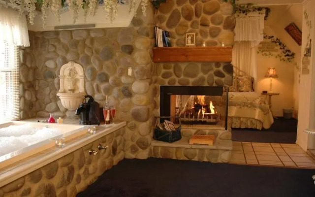 Lazy Cloud Bed and Breakfast