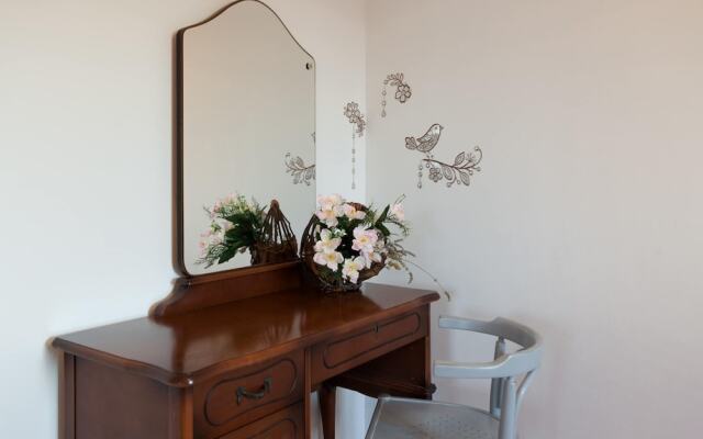 3 - Modern Apartment With Garden, 80m From Beach