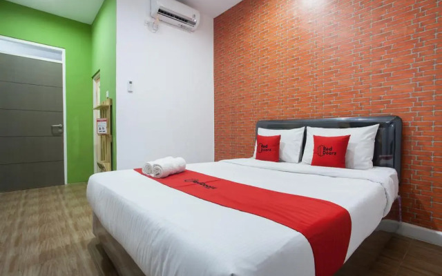 RedDoorz Plus @ Raya Sengkaling