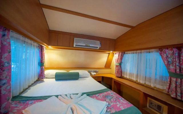 S3 Seahorse Beach Club &