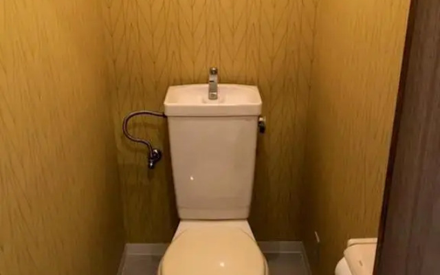 First Hongo Building It Is A C Chiba Chiba City Hanamigawaku-Ku Makuhari-Hongo 2-6-9 Daiichi Hongo Building