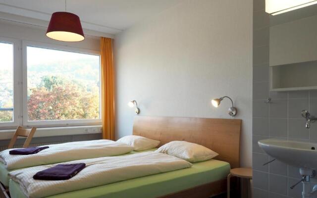 Hostel 77