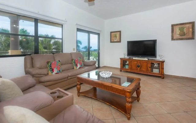 Pineapple Villa 531 2 Bedroom Condo by RedAwning