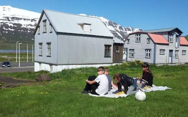 Einsdæmi Holiday Home