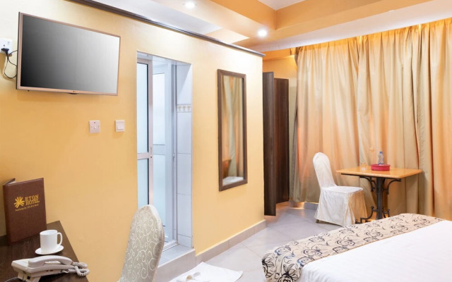 Eton Hotel