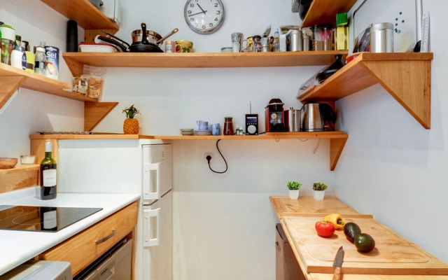 Book-lovers Abode in the 4th Arrondissement