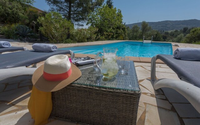 Alluring Villa in Beaufort With Swimming Pool