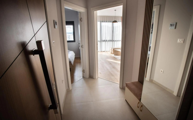 LINA - PG, Riverside Apartment