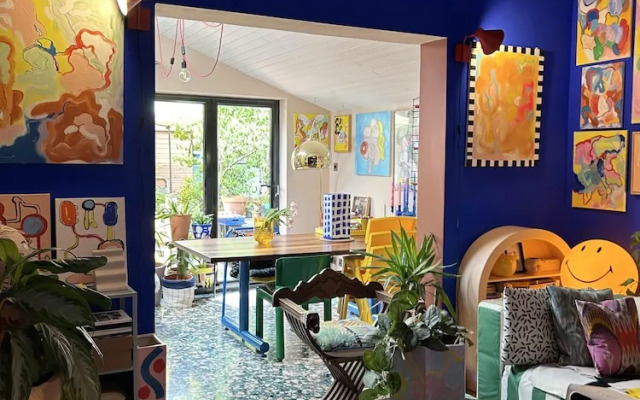 Klein House Clapton Sleeps 2-piano-patio-mirrorbed