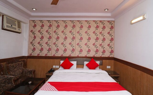 OYO 27878 Highway Inn International