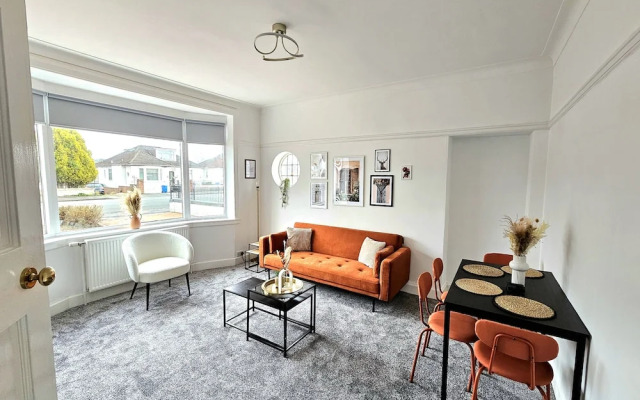 Charming 3-Bed Oasis-free parking