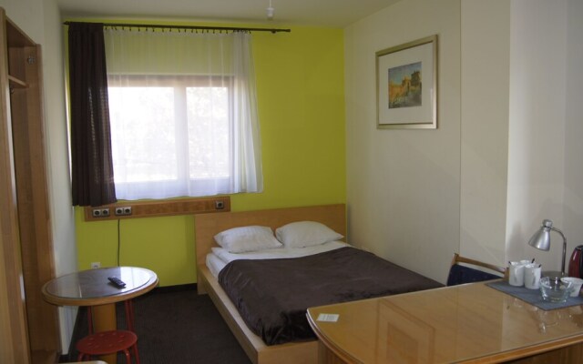 PlusHotel