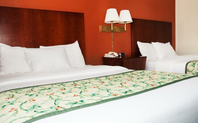 Red Carpet Inn & Suites