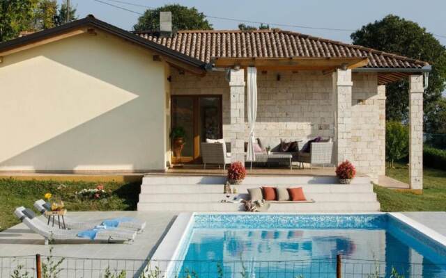 Charming Villa With Private Pool