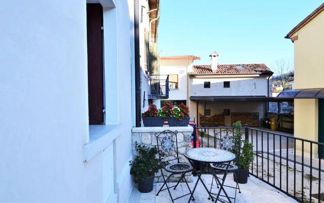 Pleasant Apartment in Miane With Shared Swimming Pool