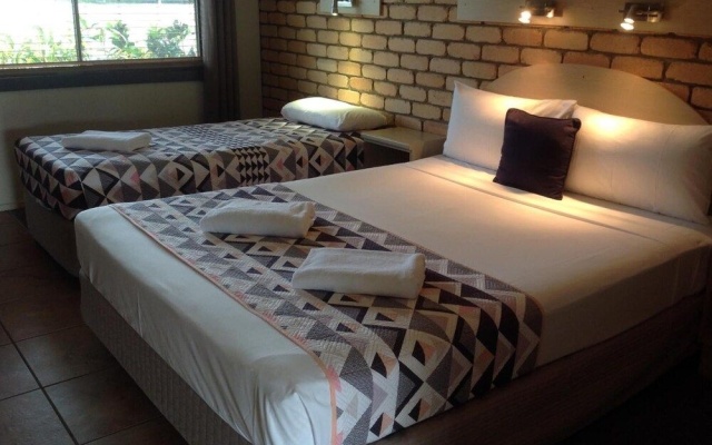 Castle Motor Lodge – Guest Rooms – Bowen