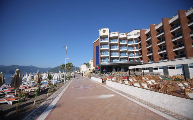 Point Beach Hotel