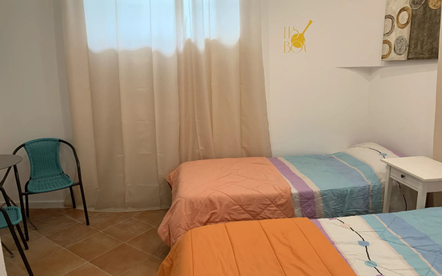 House and Rooms in Lisbon