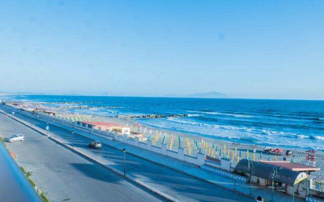 Demetra Seafront Apartment - Parking & Pool