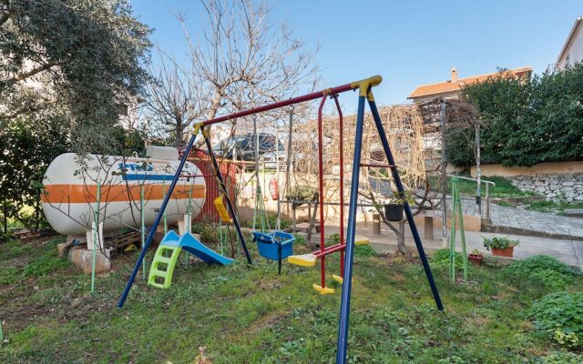 Cozy Holiday Home in Zadar With a Garden