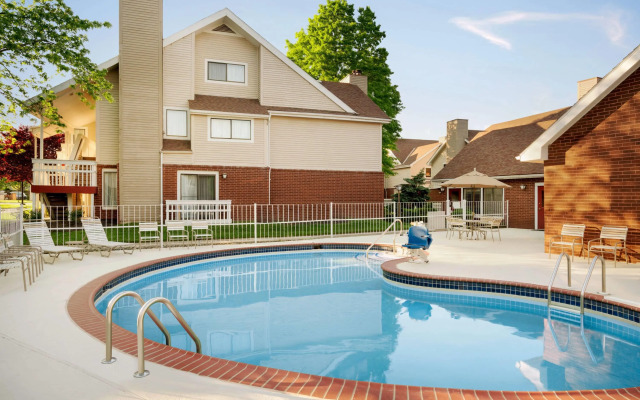 Hawthorn Suites by Wyndham Tinton Falls