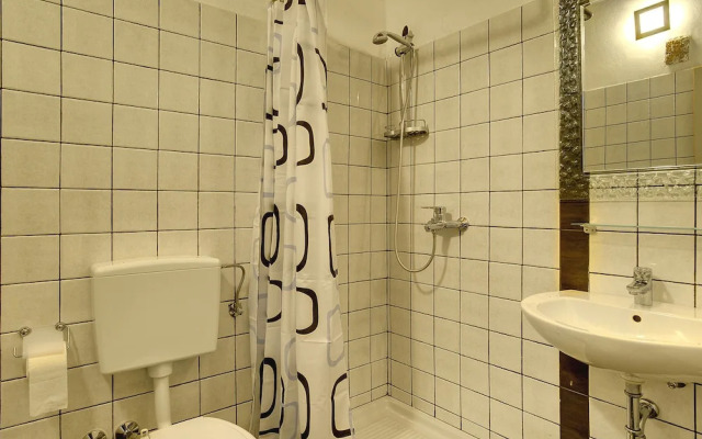 Villa in Batlug With Private Pool