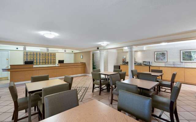 La Quinta Inn by Wyndham Phoenix Sky Harbor Airport