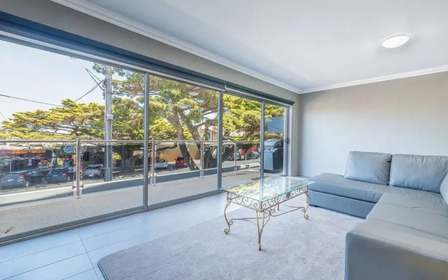 Thompson Avenue Apartments No.1