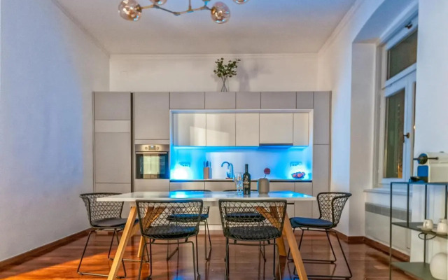 Luxury Seaview Apartment