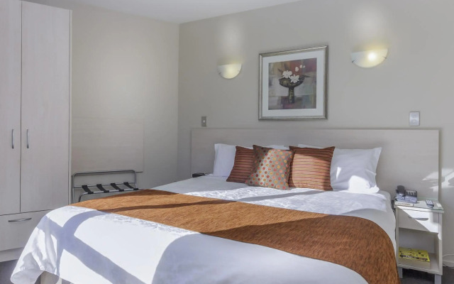 166 Majestic Court Motel