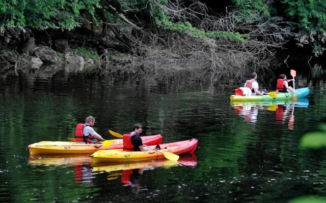 Cosy holiday home with terrace and garden near Quimperlé.