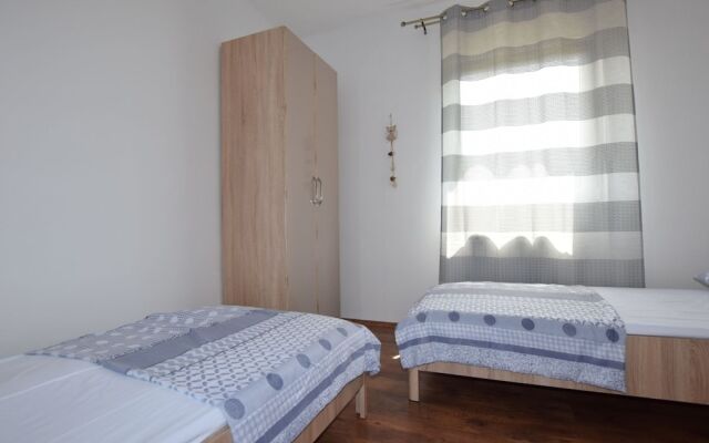 Apartment in Pula With Bbq, Parking, AC