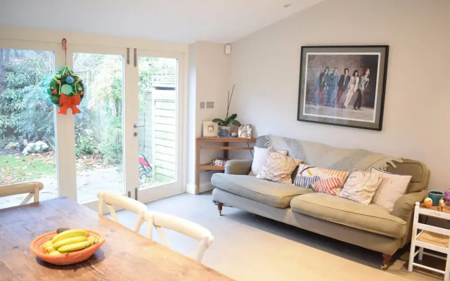 Shepherd'S Bush 2 Bedroom Home
