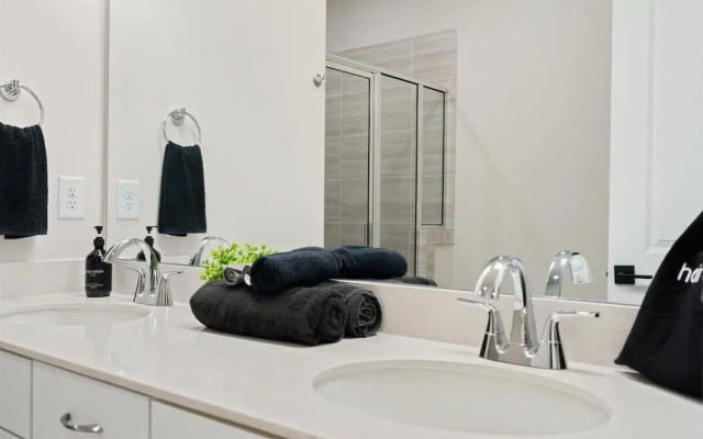 Luxe King 3BR Townhouse in Uptown CLT