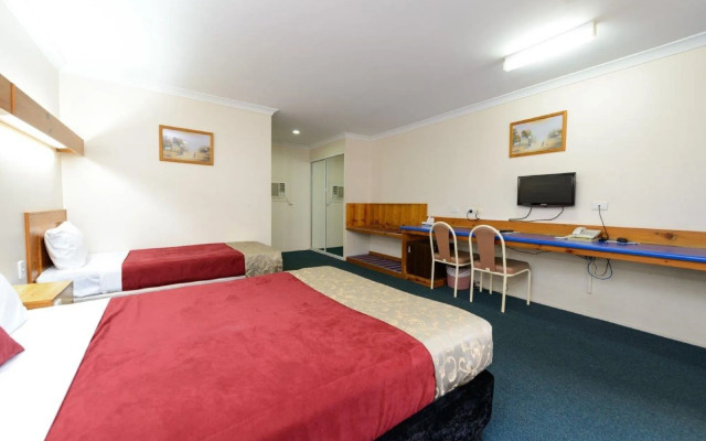 Smart Motel Bert Hinkler