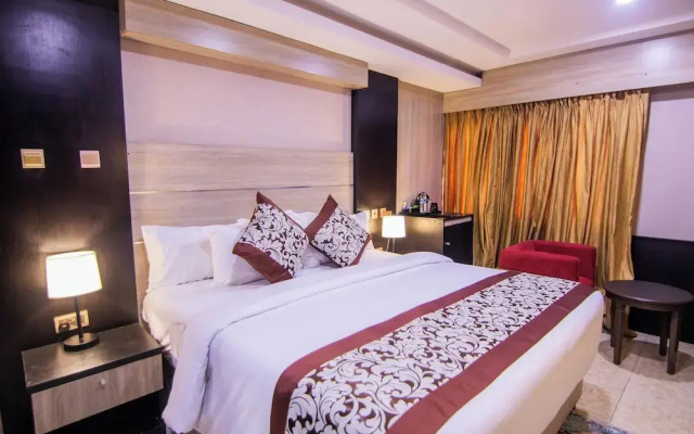 Bon Hotel Royal Parklane
