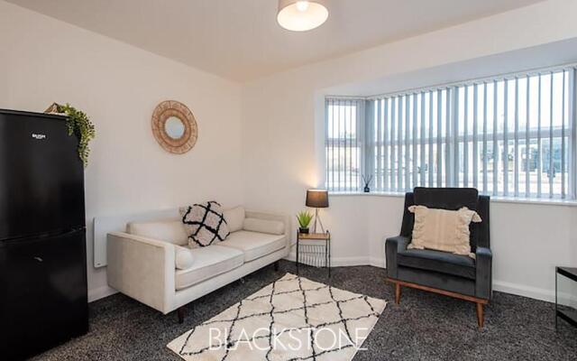 Quincy 2, Modern one bedroom apartment by Bpne Properties