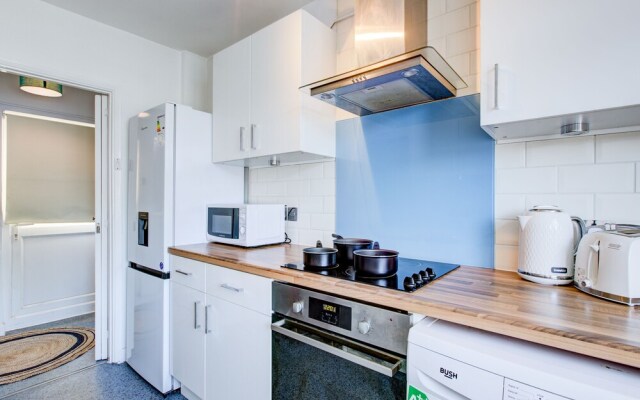 Private Family Apartment in Posh SW1 London