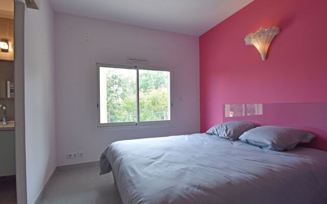 Attractive Holiday Home in Vézénobres With Swimming Pool