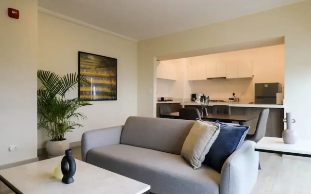 w Majestic 2BR w Modern Balcony in Miraflores
