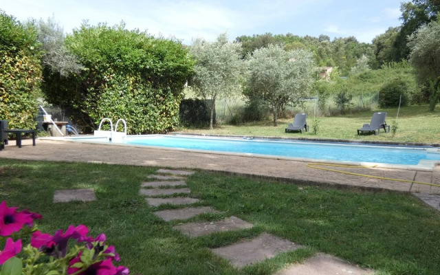 Scappo In Umbria, La Escondida