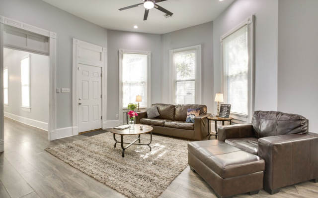 2 Mi to French Quarter: Walkable Nola Home