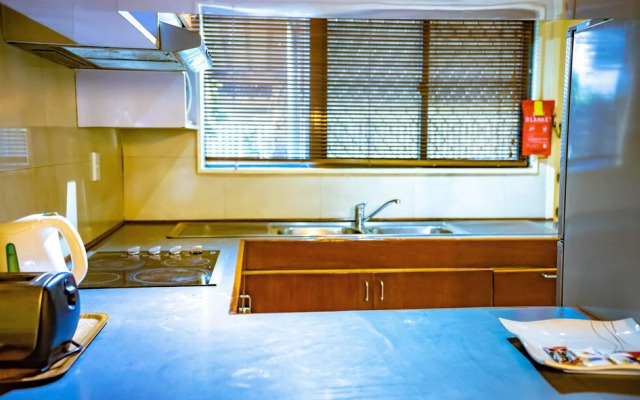 Highlander Hotel & Apartments