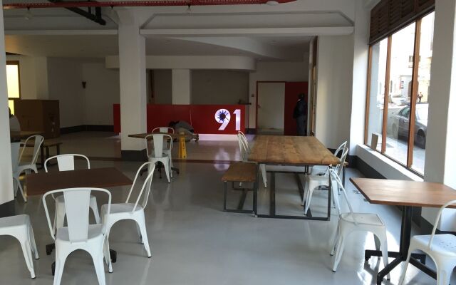 91 Loop - Hostel