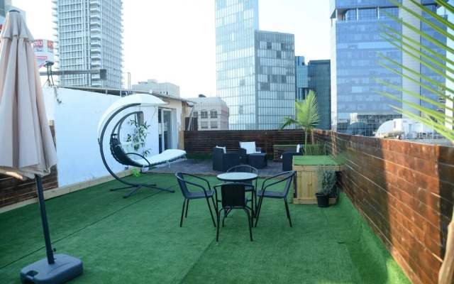 Rooftop Apartment Overlooking Rothschild