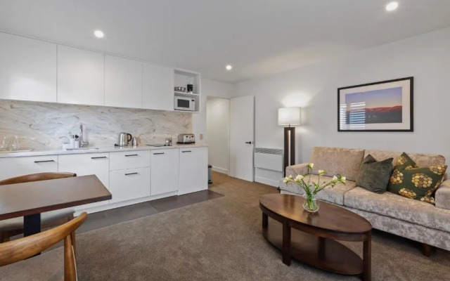 Queenstown House Luxury Lakeside Apartments