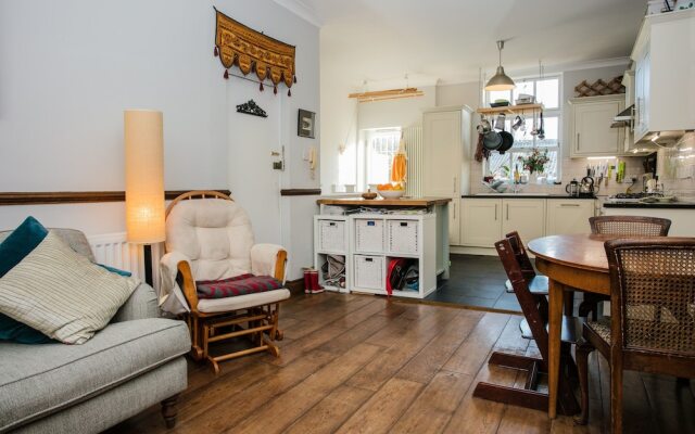3 Bedroom Apartment Sleeps 6 in Dalston