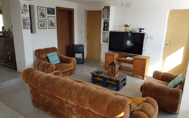 Rustic Villa With Pool, Sleeps 6 & Terrace